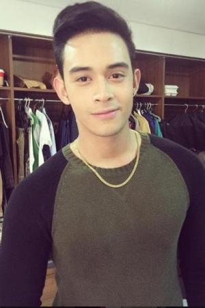 Diego Loyzaga's poster