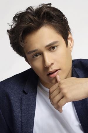 Enrique Gil's poster