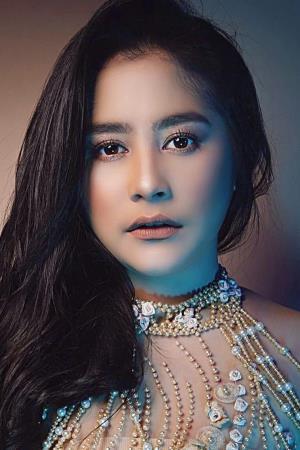 Prilly Latuconsina's poster