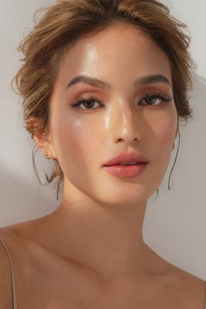 Sarah Lahbati's poster