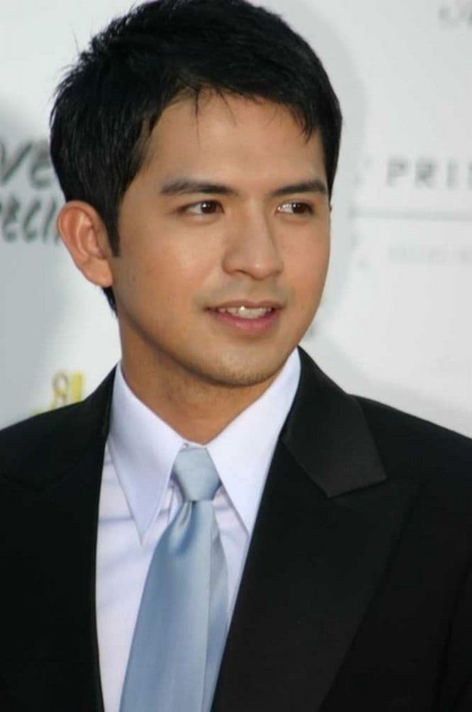 Dennis Trillo Poster